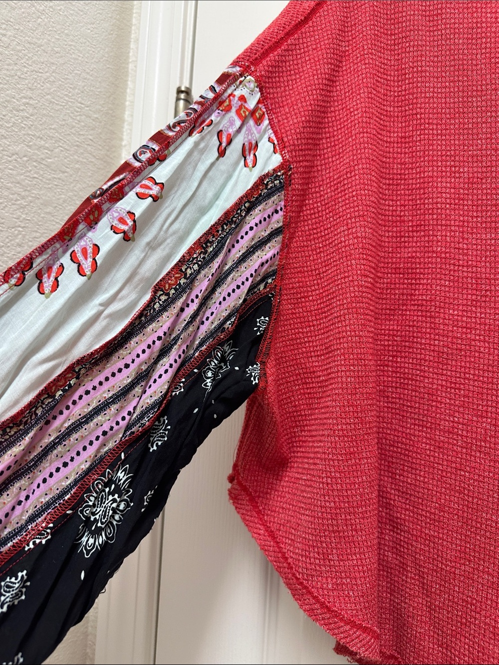 Women’s Red Mixed-Sleeve Lightweight Knit Top - Picture 4 of 6